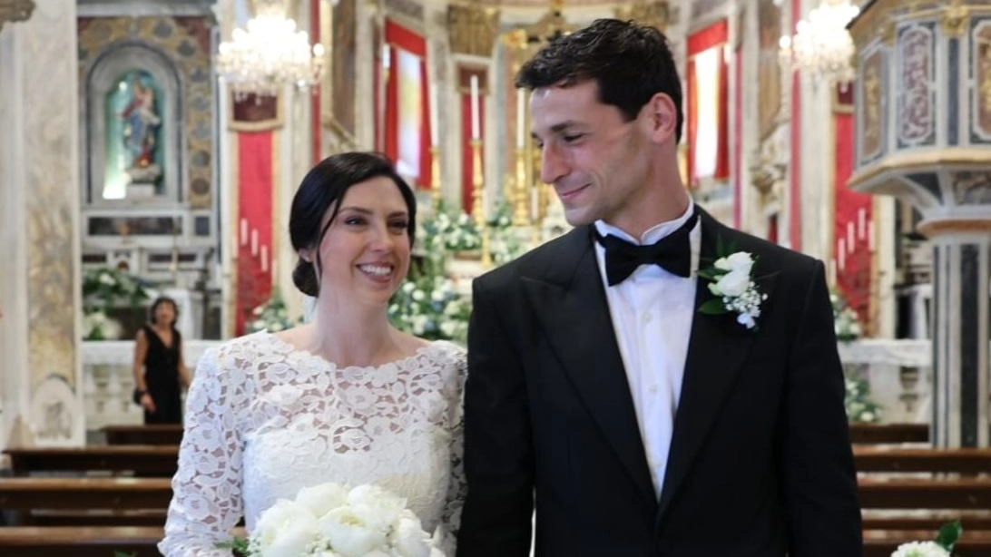 Il calciatore Luca Vignali e Caterina Scampelli (entrambi spezzini) fra parenti e tantissimi amici, si sono uniti in matrimonio Il calciatore Luca Vignali e Caterina Scampelli (entrambi spezzini) fra parenti e tantissimi amici, si sono uniti in matrimonio