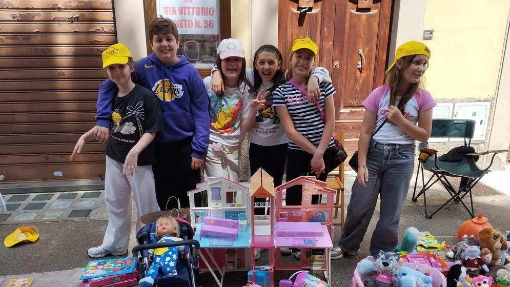 Cappellini gialli al lavoro per il Calcit, domenica la presenza di tante scuole tra cui la Gamurrini Cappellini gialli al lavoro per il Calcit, domenica la presenza di tante scuole tra cui la Gamurrini