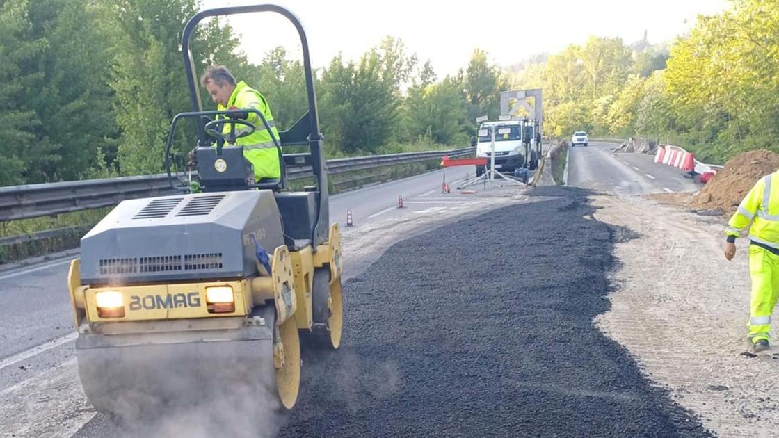 Tre ore di traffico impazzito. Lavori a tempo di record sulla frana in Tangenziale per consentire la riapertura Tre ore di traffico impazzito. Lavori a tempo di record sulla frana in Tangenziale per consentire la riapertura