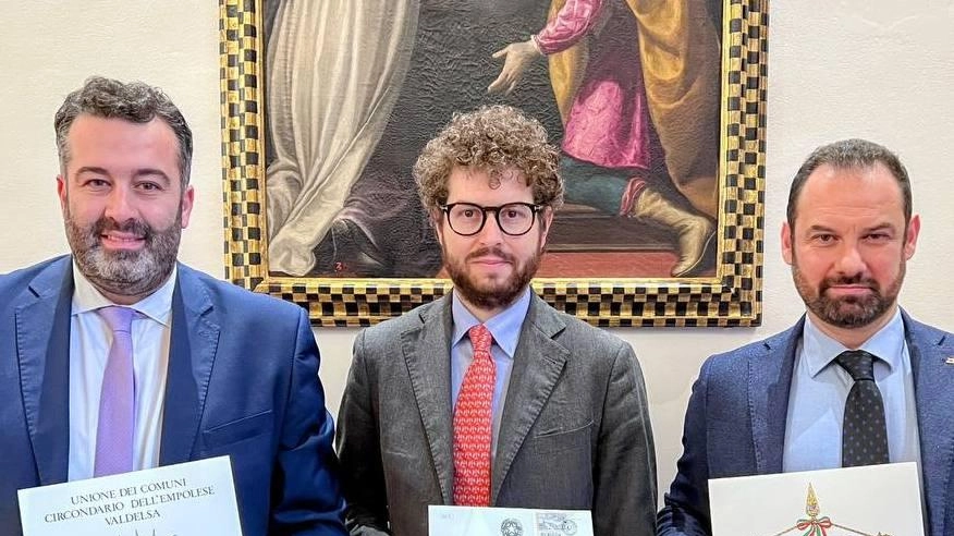La cerimonia in Prefettura con l’attuale presidente Mugnaini e l’uscente Falorni. Il significato: "Un ulteriore passo verso il rafforzamento dell’identità territoriale". La cerimonia in Prefettura con l’attuale presidente Mugnaini e l’uscente Falorni. Il significato: "Un ulteriore passo verso il rafforzamento dell’identità territoriale".