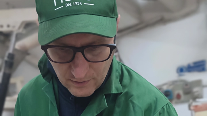Adriano Petacchi, quarta generazione nell’azienda di Caniparola, commemora l’anniversario con la nuova produzione dedicata all’avo . Alfredo aprì l’attività nel 1954. Sabato si terrà la festa nella sede . . Adriano Petacchi, quarta generazione nell’azienda di Caniparola, commemora l’anniversario con la nuova produzione dedicata all’avo . Alfredo aprì l’attività nel 1954. Sabato si terrà la festa nella sede . .
