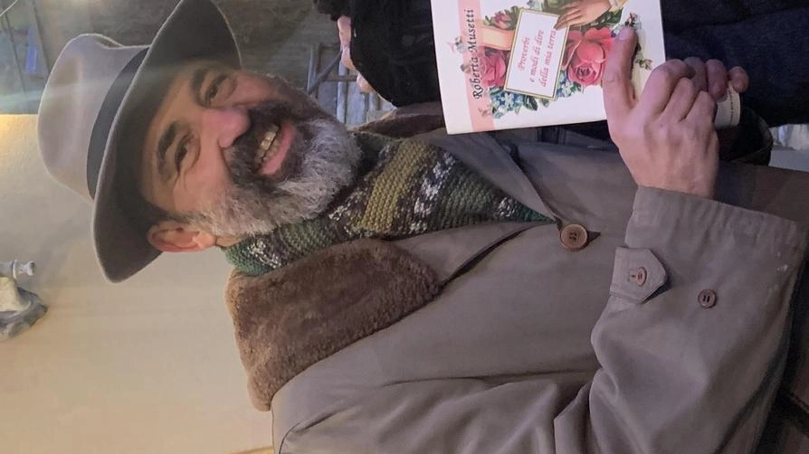 La presentazione del primo libro sui proverbi in dialetto camaiorese al borgo di Nocchi La presentazione del primo libro sui proverbi in dialetto camaiorese al borgo di Nocchi
