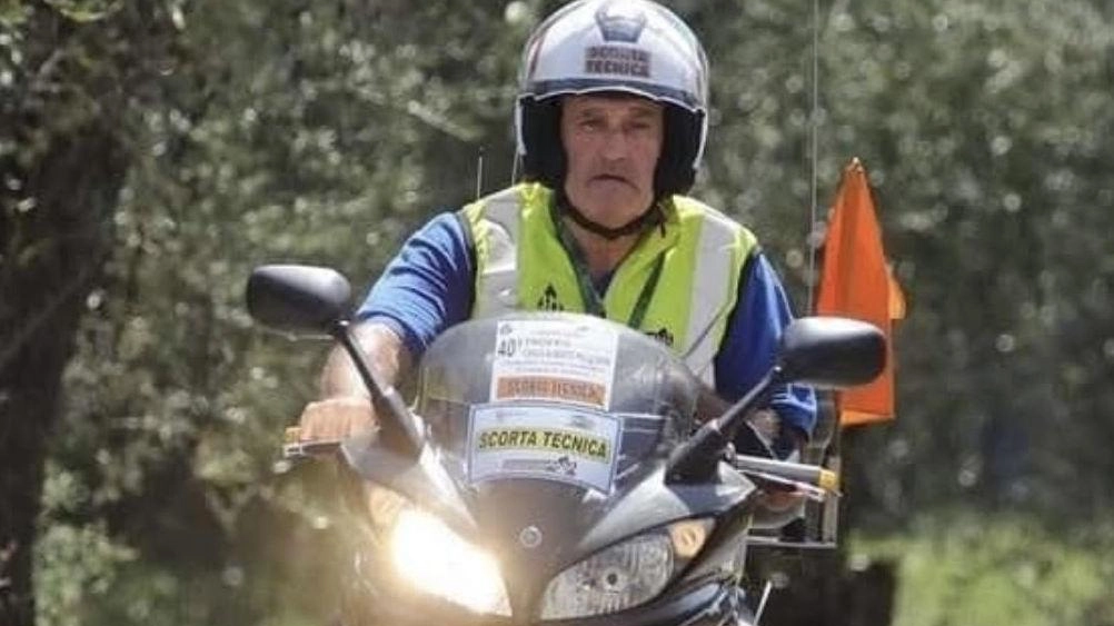 Piero Pratesi 66 anni è morto domenica 4 maggio a Cerreto Guidi durante un servizio di moto-staffetta Piero Pratesi 66 anni è morto domenica 4 maggio a Cerreto Guidi durante un servizio di moto-staffetta