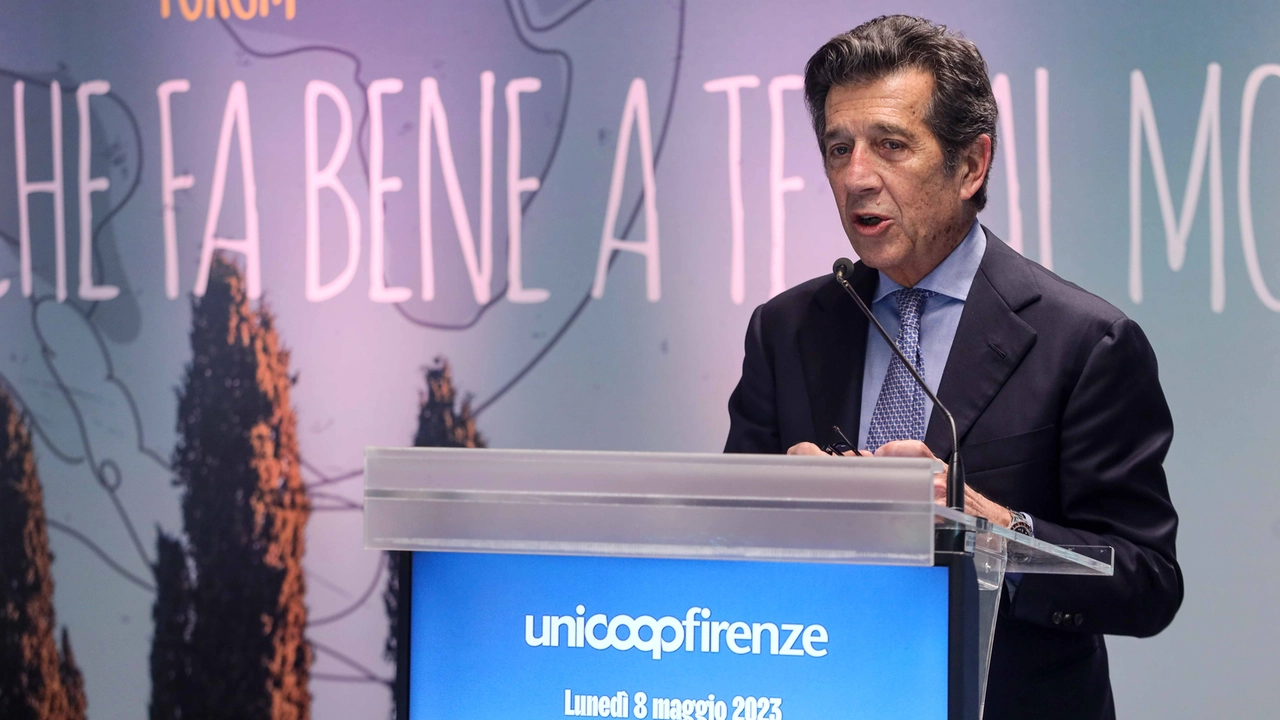 Il professor Marchionni risponde alle domande dei soci Unicoop nei vari supermercati Il professor Marchionni risponde alle domande dei soci Unicoop nei vari supermercati
