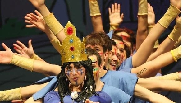 Torna la rivista delle Pagliette al Politeama. Una gag dedicata alla sindaca. Ricavi in beneficienza Torna la rivista delle Pagliette al Politeama. Una gag dedicata alla sindaca. Ricavi in beneficienza