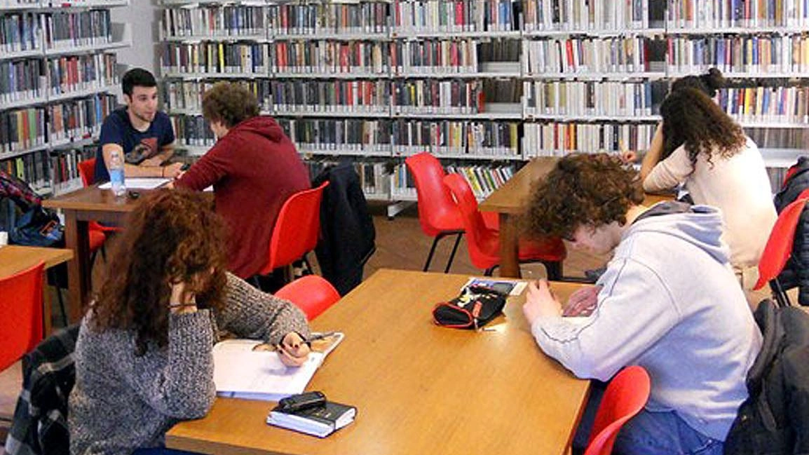 Sono stati 6.570 gli accessi e poco meno di 2.000 i prestiti durante l’anno nella biblioteca comunale ’Lorenzo Leonj’ di Todi Tante le iniziative organizzate in città Sono stati 6.570 gli accessi e poco meno di 2.000 i prestiti durante l’anno nella biblioteca comunale ’Lorenzo Leonj’ di Todi Tante le iniziative organizzate in città