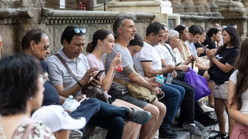 I turisti che non spendono? “Prezzi troppo alti, stipendi fermi”. Pizza e gelato diventano un lusso