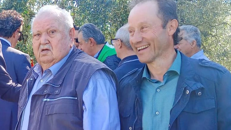 Paolo Pasqualetti e il figlio Luigi Pasqualetti che ha preso il nome del nonno ucciso dai fascisti Paolo Pasqualetti e il figlio Luigi Pasqualetti che ha preso il nome del nonno ucciso dai fascisti