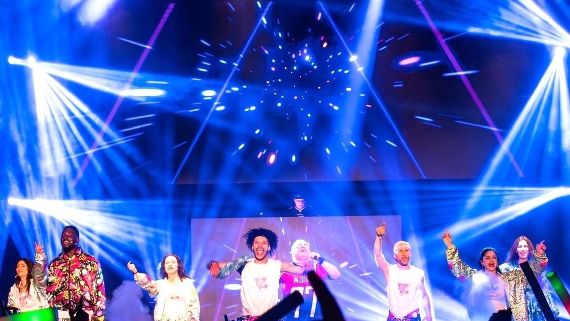 Serata di divertimento al Verdi con il musical sugli anni ’90 Serata di divertimento al Verdi con il musical sugli anni ’90