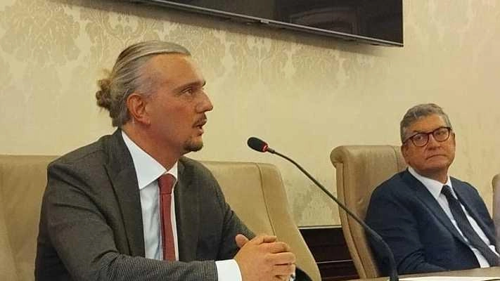 La commissione Ambiente della Camera approva Lorenzo Viviani come nuovo presidente del Parco delle Cinque Terre. Scontro politico sulle motivazioni della scelta. La commissione Ambiente della Camera approva Lorenzo Viviani come nuovo presidente del Parco delle Cinque Terre. Scontro politico sulle motivazioni della scelta.