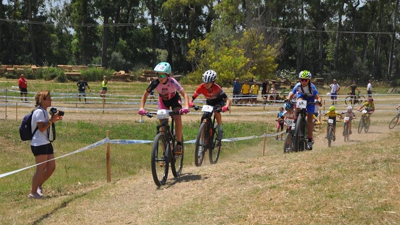 Una gara di giovanissimi fuoristrada Una gara di giovanissimi fuoristrada