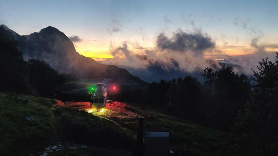 Minuncciano, speleologi in difficoltà salvati nella grotta Minuncciano, speleologi in difficoltà salvati nella grotta