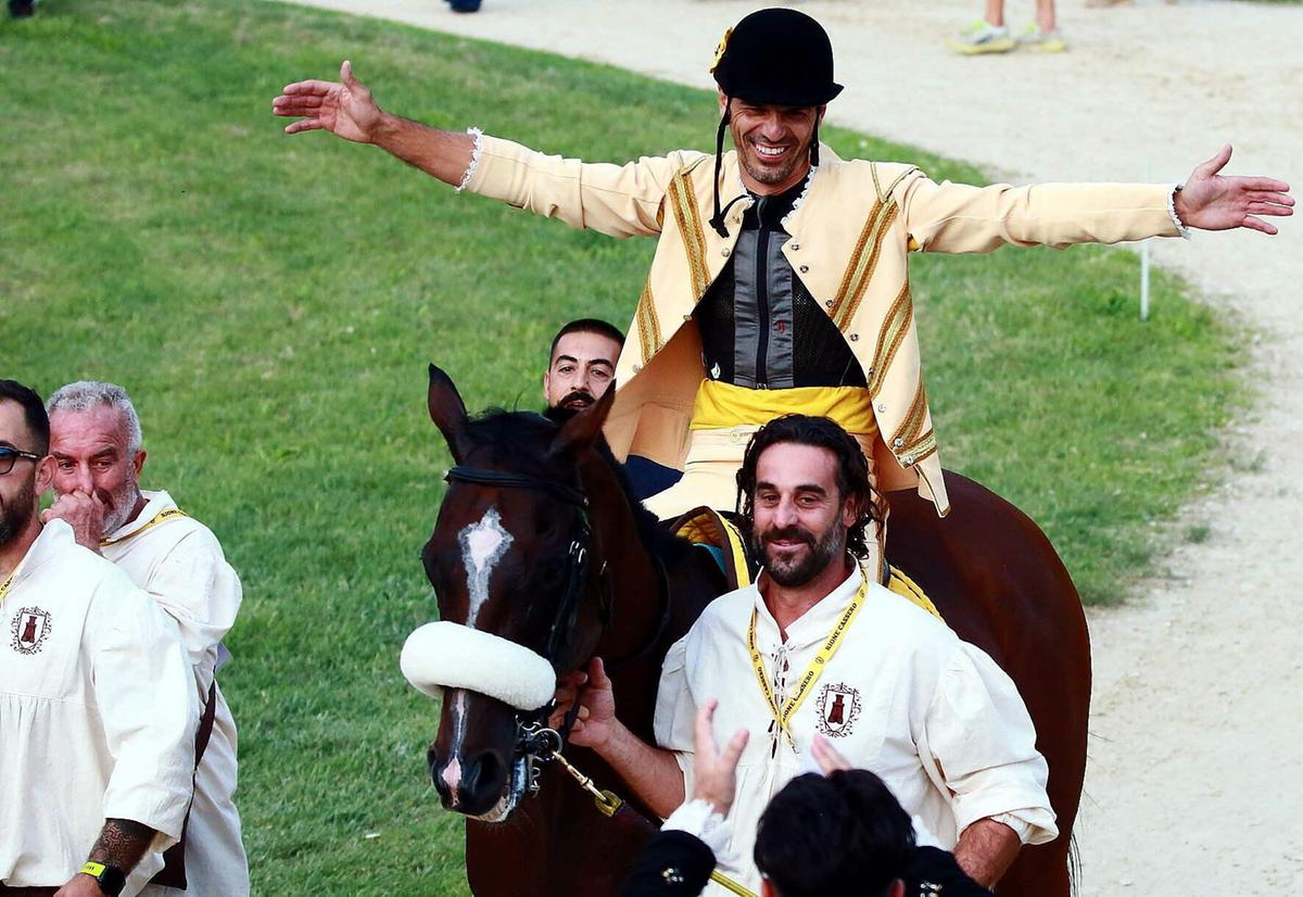 Quintana, festa Cassero. Trionfa Luca Innocenzi: è il cavaliere più vincente: "Ci metto sempre il cuore"