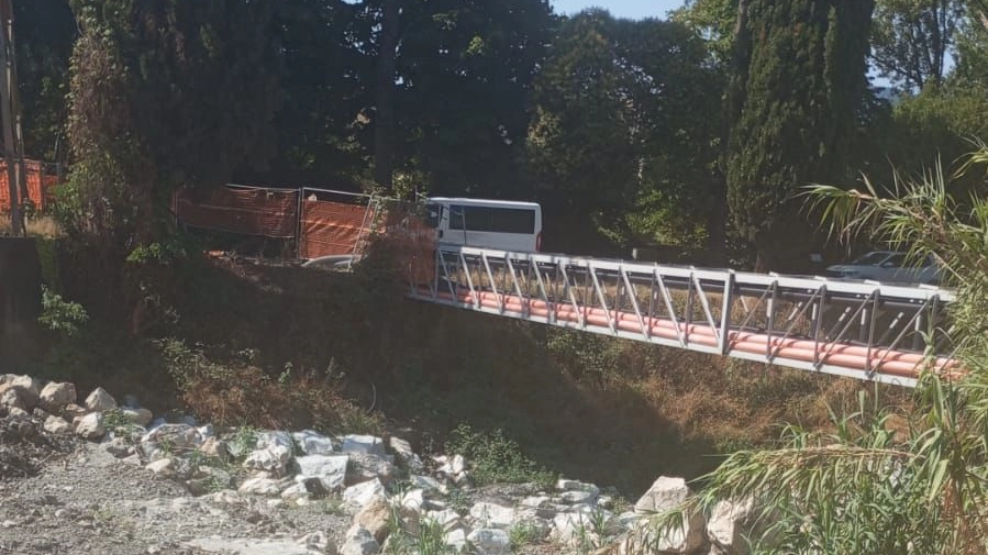 Via Falcinello, cantiere sotto accusa. “Chiarezza sulla fine dei lavori, lo stop al ponte crea gravi disagi”