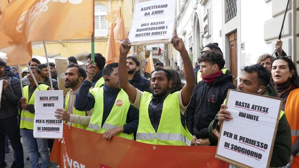 Il corteo organizzato ieri dai Sudd Cobas (Attalmi)