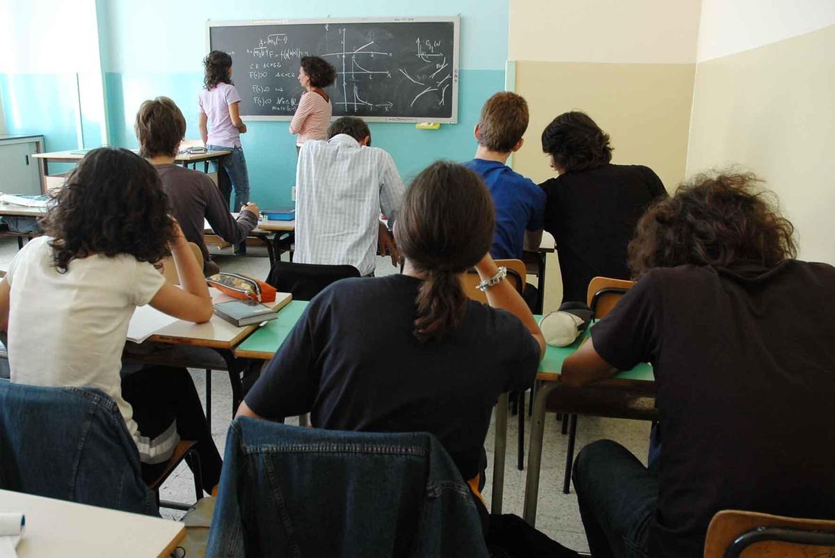 cambia la preside i prof protestano la continuit224 232 fondamentale
