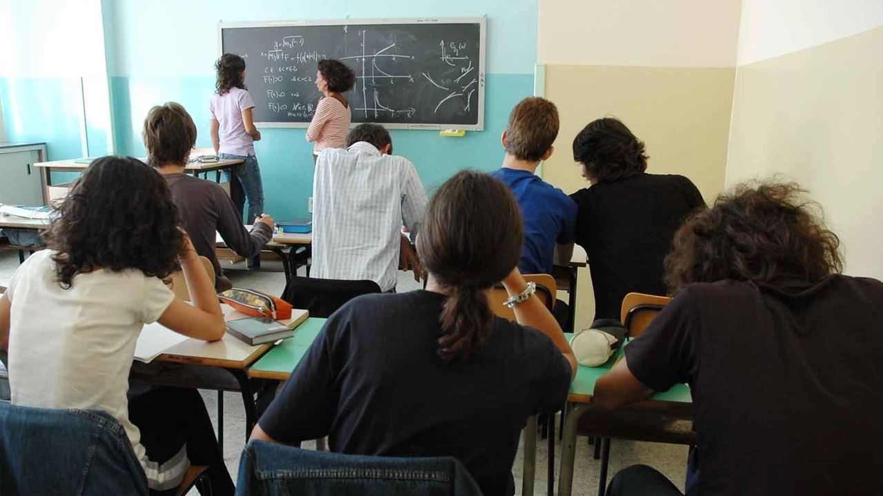 Il malumore serpeggia tra i corridoi e le aule dell’istituto professionale De’ Franceschi - Pacinotti. Nella foto d’archivio, una lezione in una classe Il malumore serpeggia tra i corridoi e le aule dell’istituto professionale De’ Franceschi - Pacinotti. Nella foto d’archivio, una lezione in una classe
