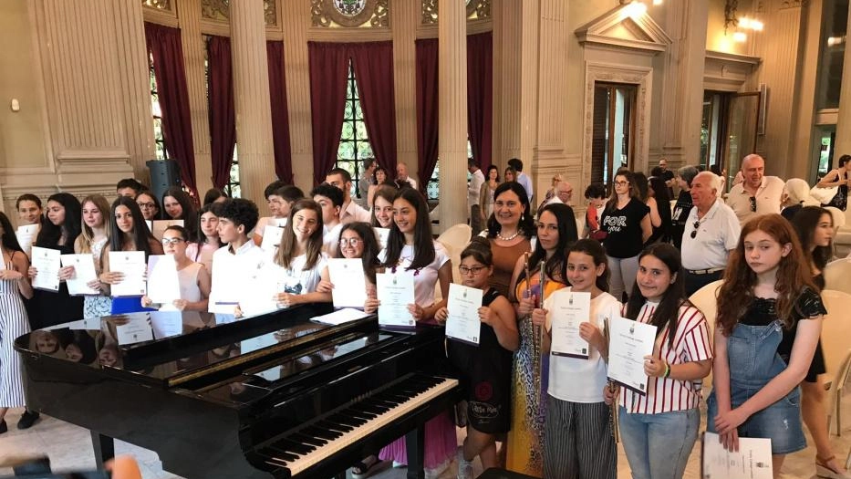 Una passata premiazione per gli «Awards Ceremony» degli studenti dell’Accademia Leoncavallo Una passata premiazione per gli «Awards Ceremony» degli studenti dell’Accademia Leoncavallo