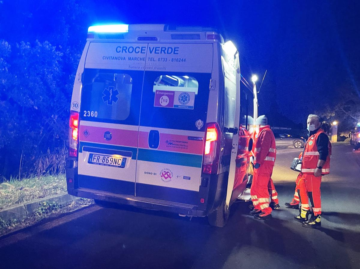 Muore in strada a 18 anni, il corpo senza vita scoperto da alcuni passanti