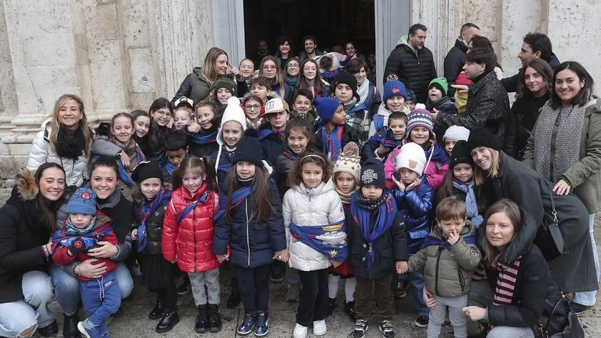 La Tartuca vince il concorso dei tabernacoli 2024, celebrando l'importanza della formazione dei giovani senesi. La Tartuca vince il concorso dei tabernacoli 2024, celebrando l'importanza della formazione dei giovani senesi.
