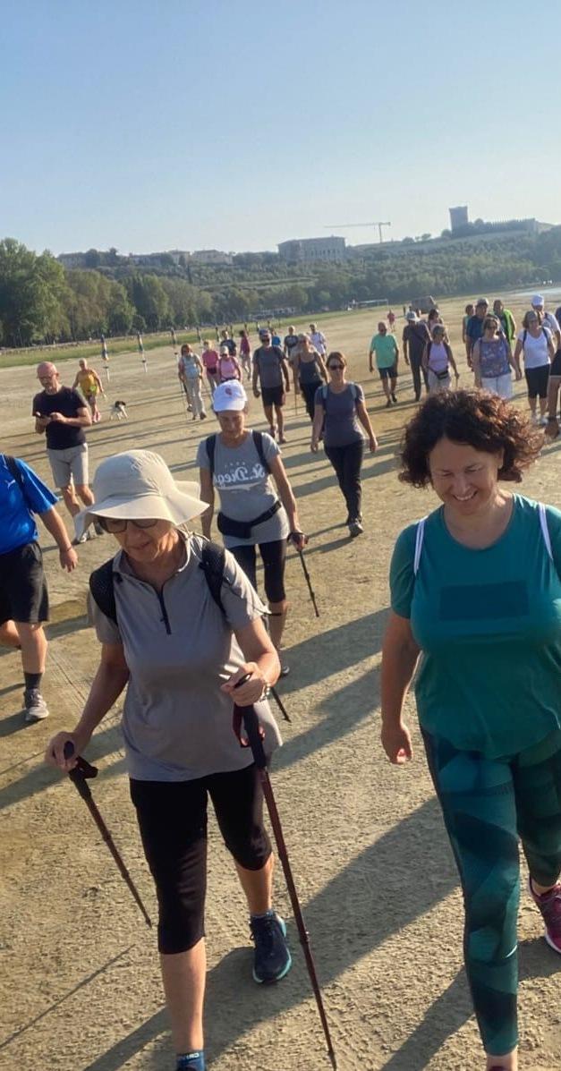 https://www.lanazione.it/image-service/view/acePublic/alias/contentid/Y2IyMDFiNWMtMjA4OC00/0/camminata-di-13-km-lungo-le-sponde-del-trasimeno.jpeg?f=1.91:1&w=1200