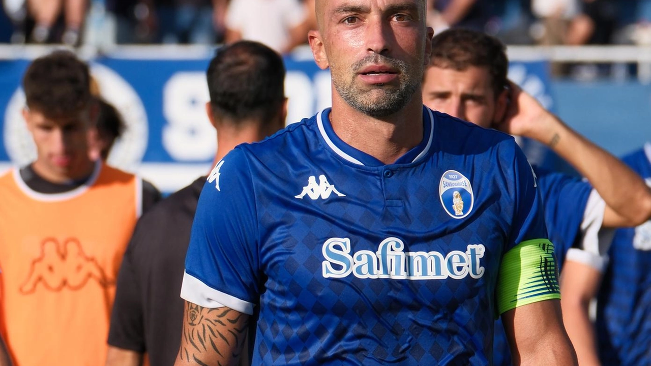 Alessandro Manes, 31 anni, difensore centrale della Sangiovannese attesa domenica prossima al debutto in campionato
