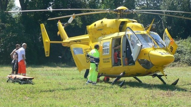 L’elisoccorso Pegaso è partito da Massa ed è atterrato sul campo sportivo di San Baronto da dove è ripartito per portare il grave ferito all’ospedale Careggi L’elisoccorso Pegaso è partito da Massa ed è atterrato sul campo sportivo di San Baronto da dove è ripartito per portare il grave ferito all’ospedale Careggi