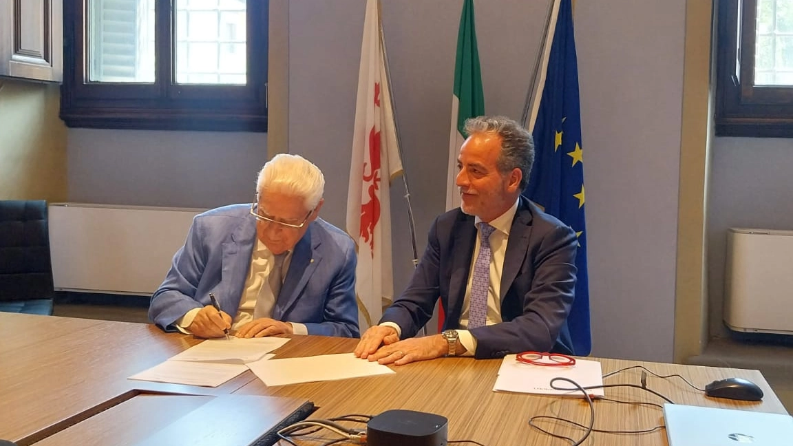 La firma del protocollo Confindustria Toscana - Intesa Sanpaolo La firma del protocollo Confindustria Toscana - Intesa Sanpaolo