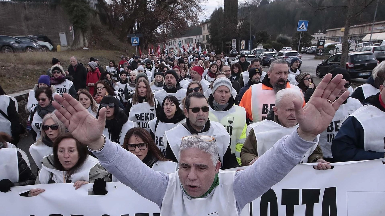Venerdì a partire dalle 10 si terrà un nuovo corteo che da piazza Salimbeni arriverà fino a piazza Duomo, sotto la Prefettura Venerdì a partire dalle 10 si terrà un nuovo corteo che da piazza Salimbeni arriverà fino a piazza Duomo, sotto la Prefettura