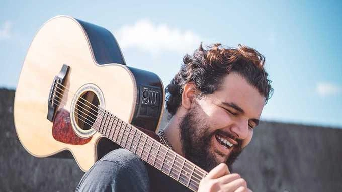 L’artista ha debuttato con il suo primo singolo. Un brano sul coraggio di ritrovarsi, e presto l’album . L’artista ha debuttato con il suo primo singolo. Un brano sul coraggio di ritrovarsi, e presto l’album .