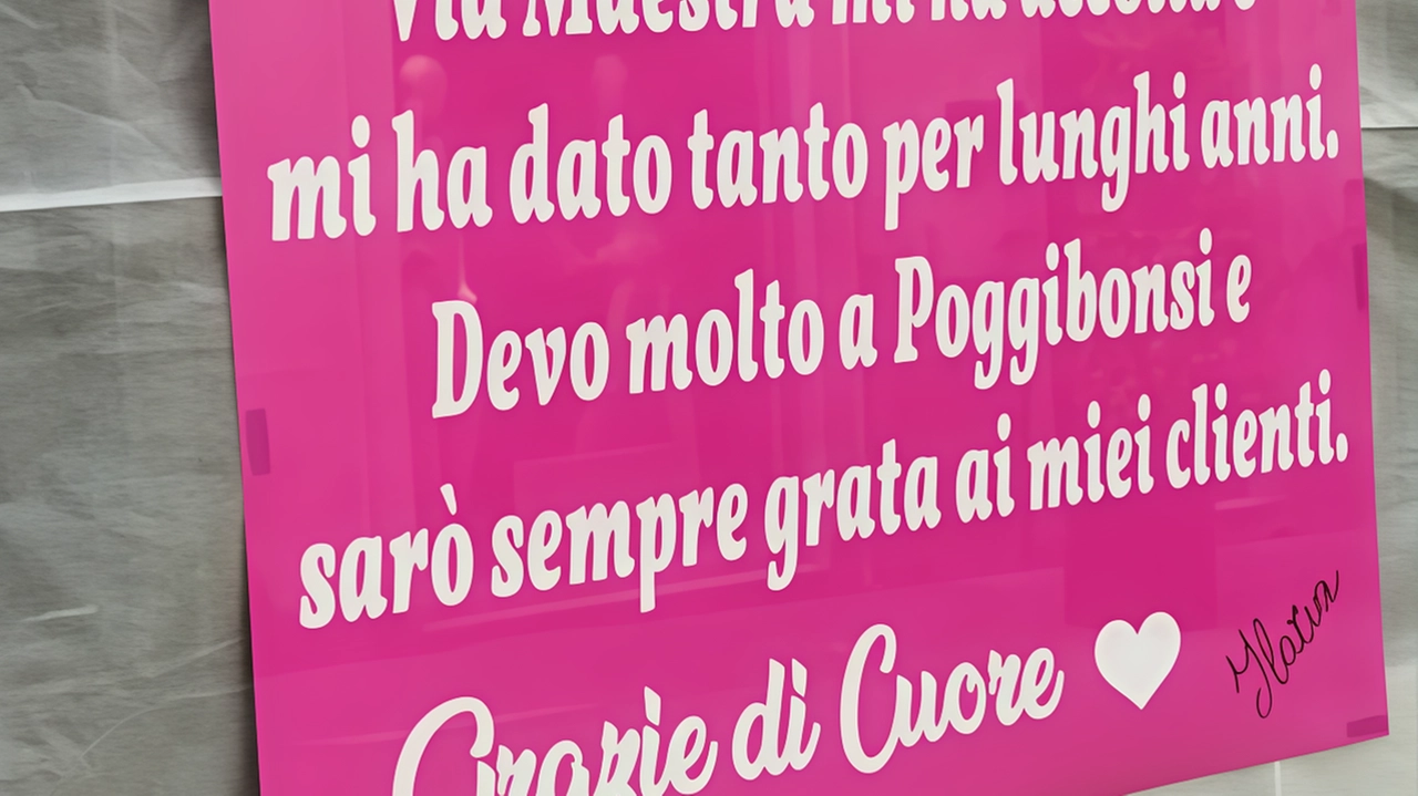 Ecco il cartello che è stato affisso fuori dalle. vetrine di Benetton dalla titolare del negozio Ilaria Lisi dopo quarant’anni di attività