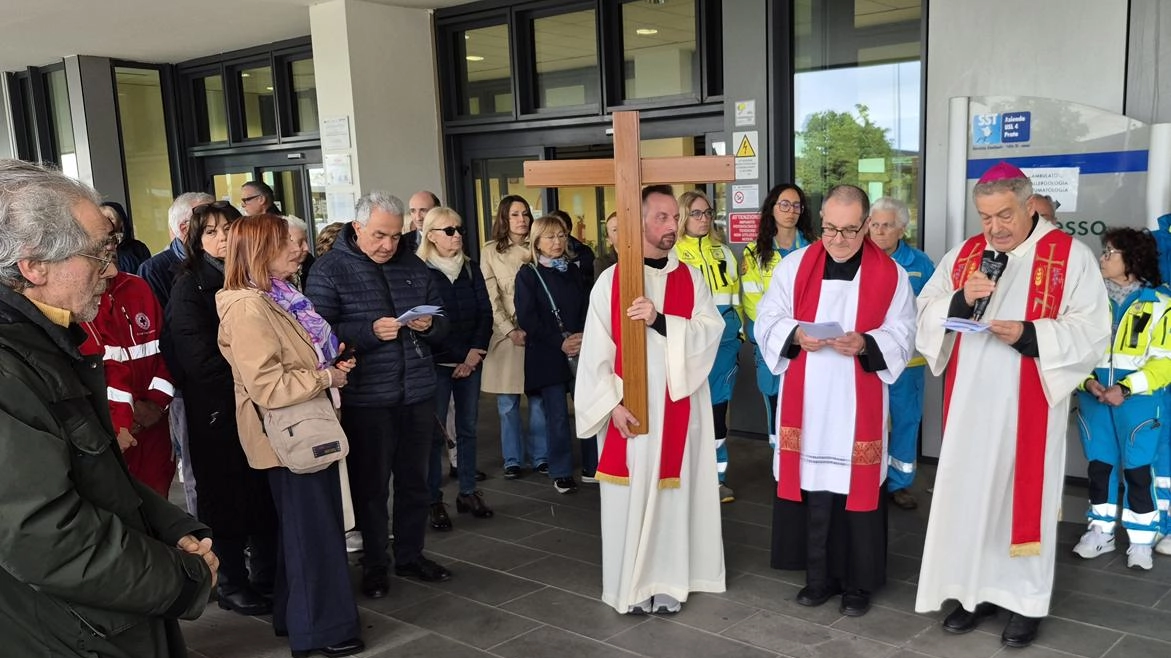 Una delle sette stazioni della Via Crucis con riflessioni. sul tema della speranza Una delle sette stazioni della Via Crucis con riflessioni. sul tema della speranza
