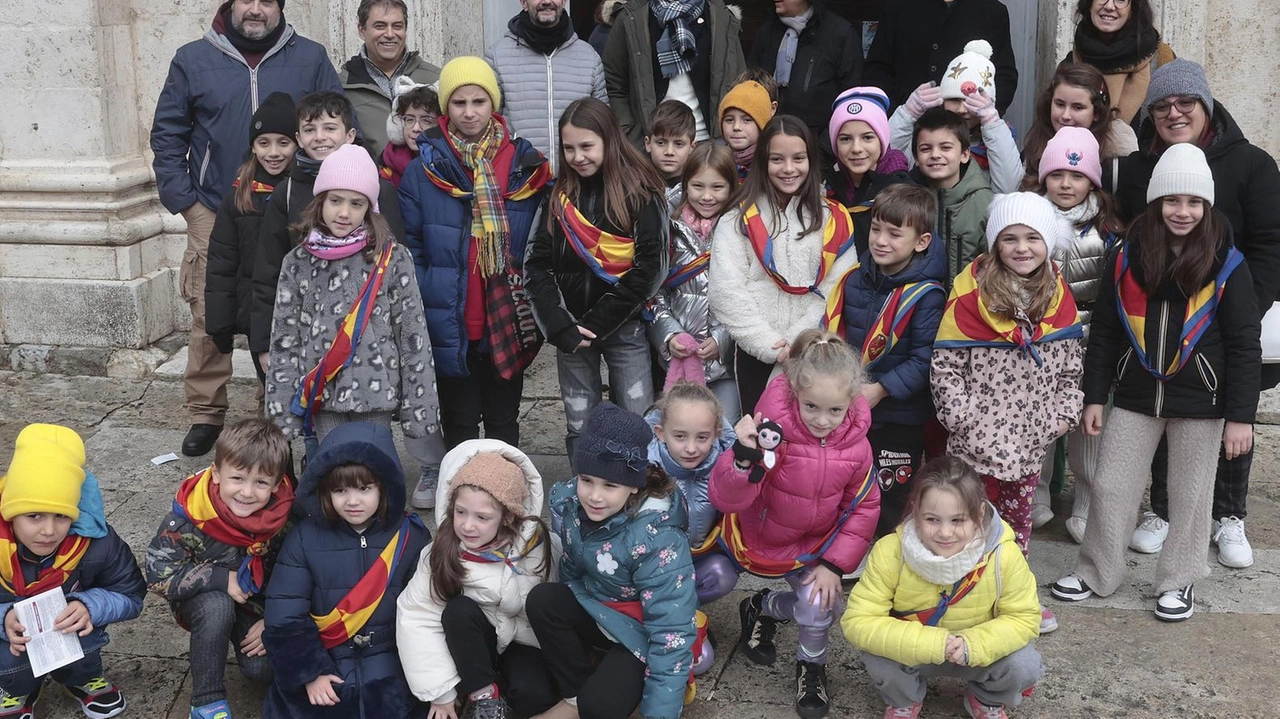 Insieme a Mario Celli seppe svilupparla e farla amare dalle Contrade. Con questa pagina completiamo la pubblicazione delle foto dei bimbi. Insieme a Mario Celli seppe svilupparla e farla amare dalle Contrade. Con questa pagina completiamo la pubblicazione delle foto dei bimbi.
