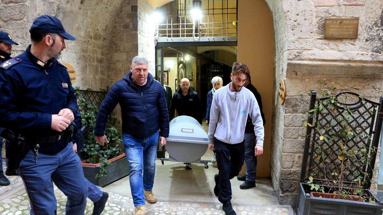 Laura Papadra, 37 anni, è stata uccisa mercoledì scorso nell’appartamento di via Porta Fuga, a Spoleto, dal marito Gianluca Romita