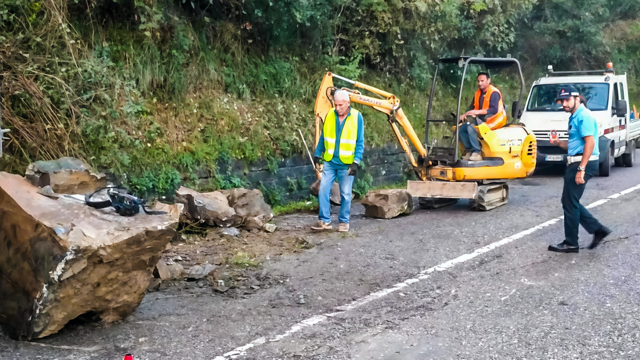 La frana sulla strada Tosco-Romagnola dove ore c’è il senso unico alternato La frana sulla strada Tosco-Romagnola dove ore c’è il senso unico alternato