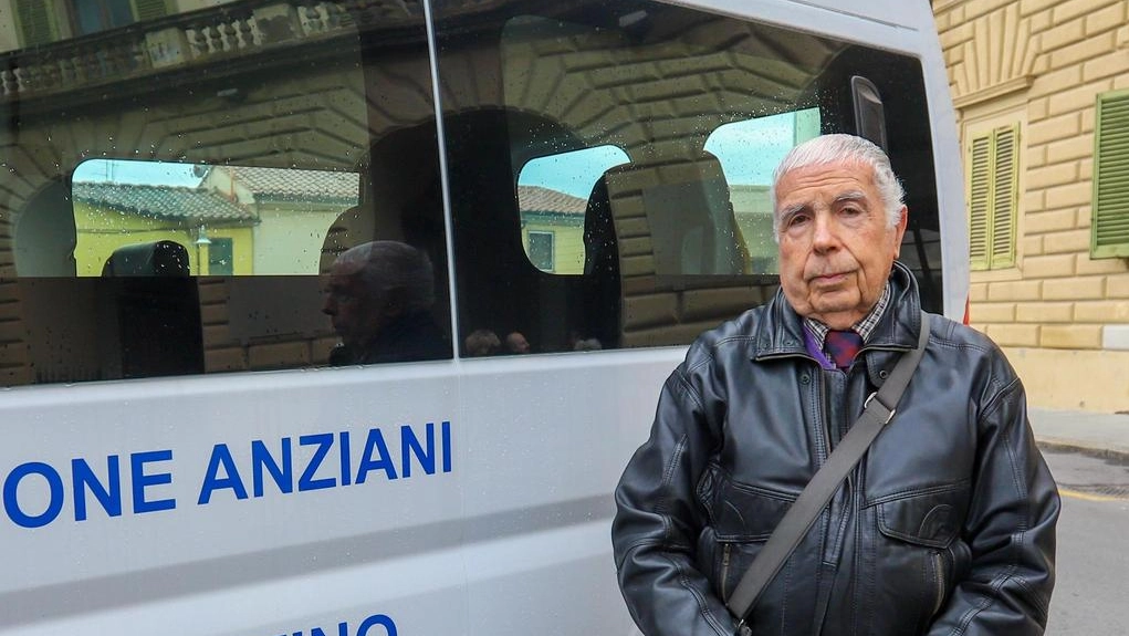 Giacomo Svicher, presidente sestese dell’associazione comunale anziani, a cui hanno rubato il furgone Giacomo Svicher, presidente sestese dell’associazione comunale anziani, a cui hanno rubato il furgone