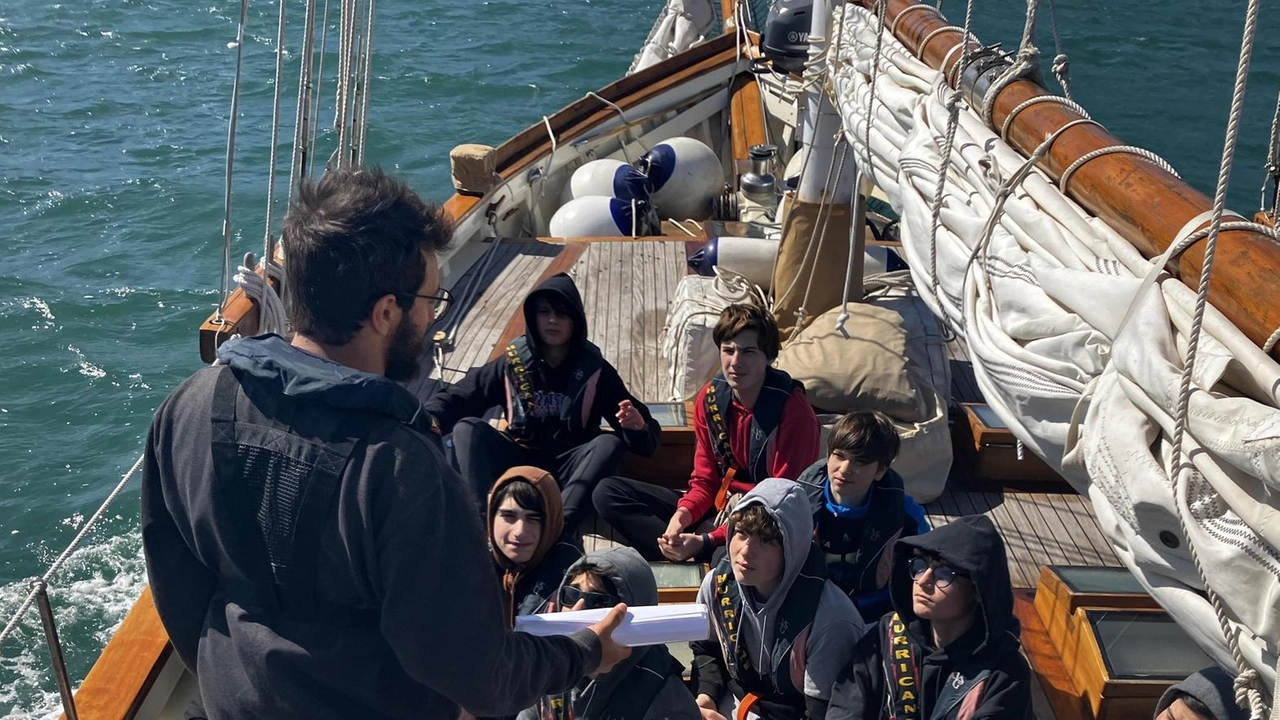 Il suo sogno è diventare una dei giovani europei che scriveranno il manifesto per gli oceani della generazione blu:... Il suo sogno è diventare una dei giovani europei che scriveranno il manifesto per gli oceani della generazione blu:...
