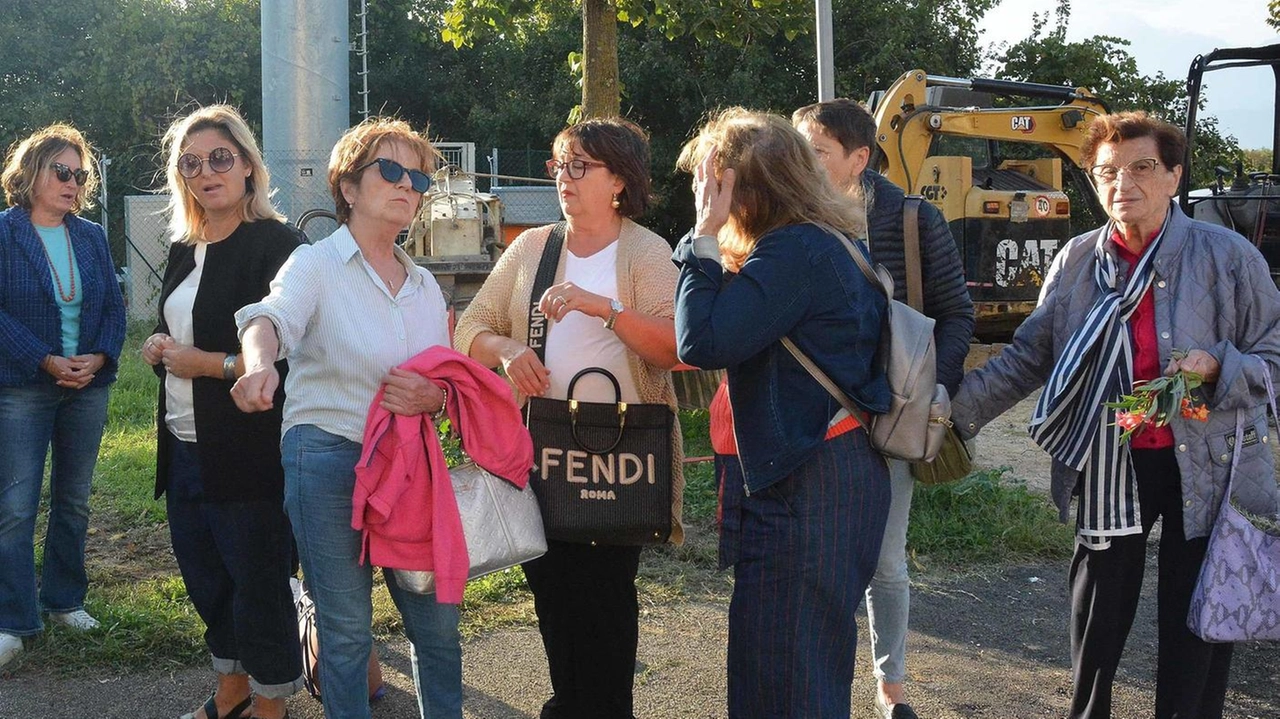 Il Comune revoca l’autorizzazione, il comitato ringrazia: "Hanno riconosciuti i motivi di salute pubblica" "Aspettiamo l’ordine di rimozione e i lavori: se arrivasse una sospensione saremmo di nuovo a rischio". Il Comune revoca l’autorizzazione, il comitato ringrazia: "Hanno riconosciuti i motivi di salute pubblica" "Aspettiamo l’ordine di rimozione e i lavori: se arrivasse una sospensione saremmo di nuovo a rischio".