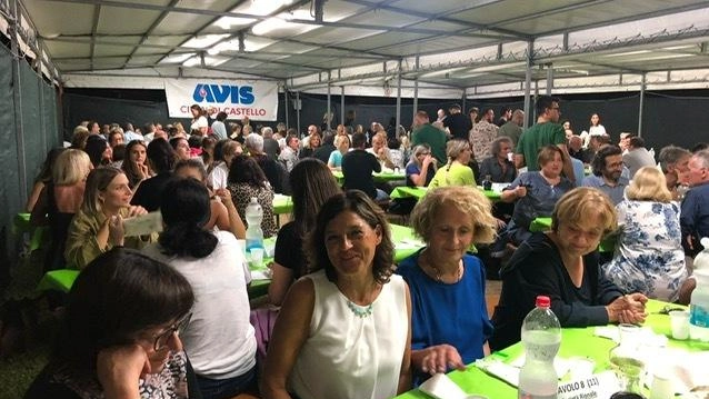 La cena nel campo sportivo di Badiali organizzata nel ricordo di Sofia Addoni, la cantante e volontaria deceduta lo scorso giugno La cena nel campo sportivo di Badiali organizzata nel ricordo di Sofia Addoni, la cantante e volontaria deceduta lo scorso giugno