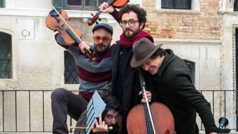 Il quartetto composto da Socal, Durante, Pontini e Mialnin è nato a Londra nel 2011 ed è accomunato da una passione fatale per la musica Klezmer Il quartetto composto da Socal, Durante, Pontini e Mialnin è nato a Londra nel 2011 ed è accomunato da una passione fatale per la musica Klezmer