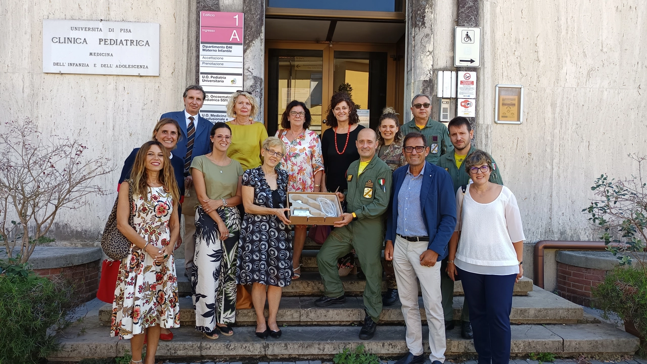 Un momento della donazione Un momento della donazione