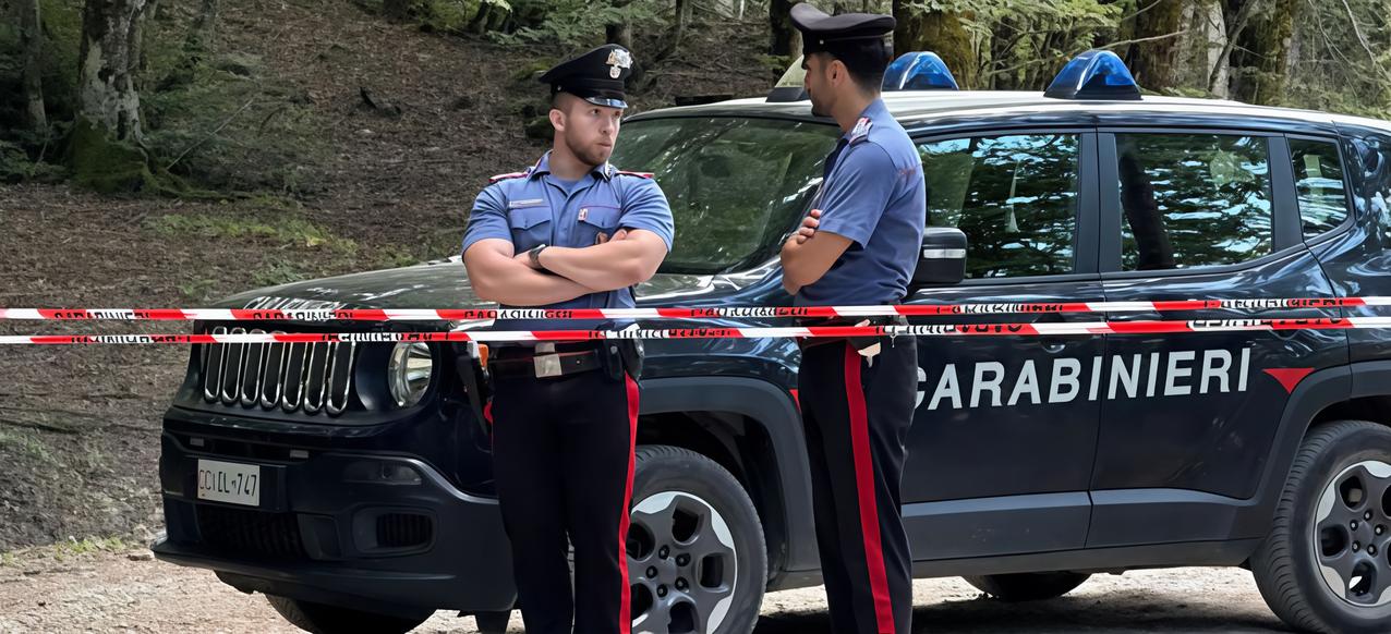 Trovata morta sul sentiero. Si indaga per omicidio: "Forse colpita con un sasso"