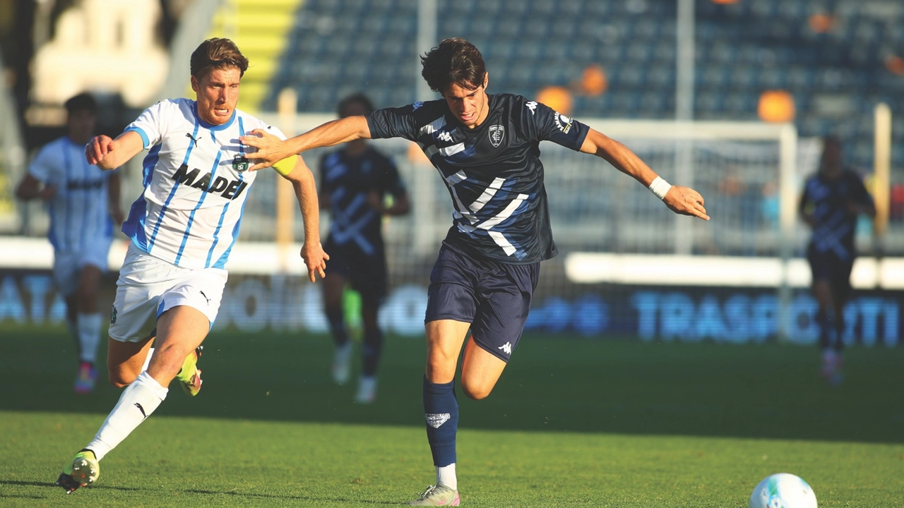 Stiven Shpendi impegnato in un dribbling ai danni di Filippo Romagna Stiven Shpendi impegnato in un dribbling ai danni di Filippo Romagna