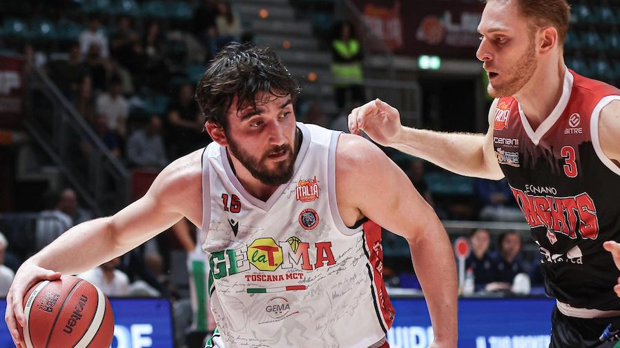 Dopo un primo tempo condotto con poca energia e senza aggressività in difesa il play argentino ribalta la semifinale gestendo l’attacco con una regia perfetta. Gli assalti finali della Sae annullati. Alle 18 l’atto conclusivo contro la Liofilchem.