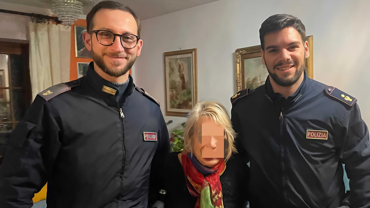 Una pattuglia della Polizia di Stato si attiva tempestivamente e soccorre un’anziana in difficoltà. L’episodio è accaduto venerdì pomeriggio. La... Una pattuglia della Polizia di Stato si attiva tempestivamente e soccorre un’anziana in difficoltà. L’episodio è accaduto venerdì pomeriggio. La...
