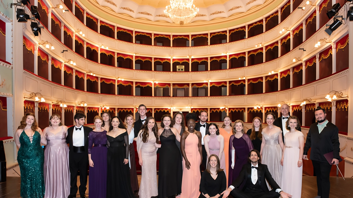 "Opera Seme" Festival si prepara per l’edizione 2025, prevista ad Arezzo per l’estate. I cantanti statunitensi potranno iscriversi al programma... "Opera Seme" Festival si prepara per l’edizione 2025, prevista ad Arezzo per l’estate. I cantanti statunitensi potranno iscriversi al programma...