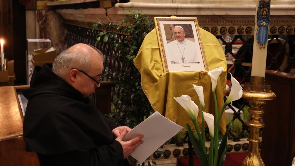 La Toscana e i funerali di Papa Francesco: il lutto, i maxischermi e le veglie
