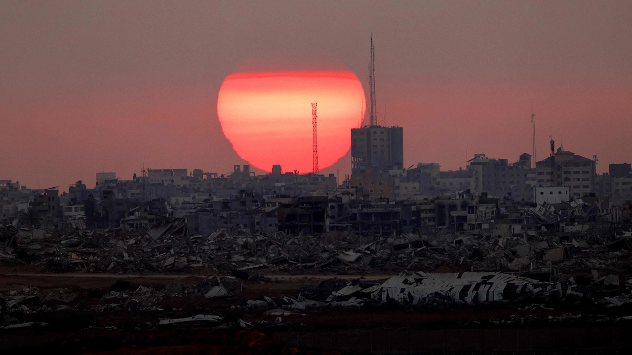 Nuovi attacchi a Gaza. Trump: “Ok di Israele a tregua di 60 giorni”. Hamas: “Pronti all'accordo, ma fine della guerra”