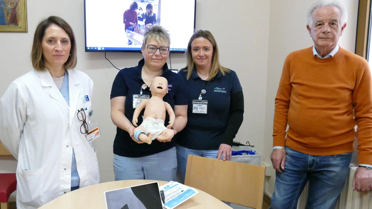 Letizia Magi, direttrice neonatologia e le infermiere del reparto Letizia Magi, direttrice neonatologia e le infermiere del reparto