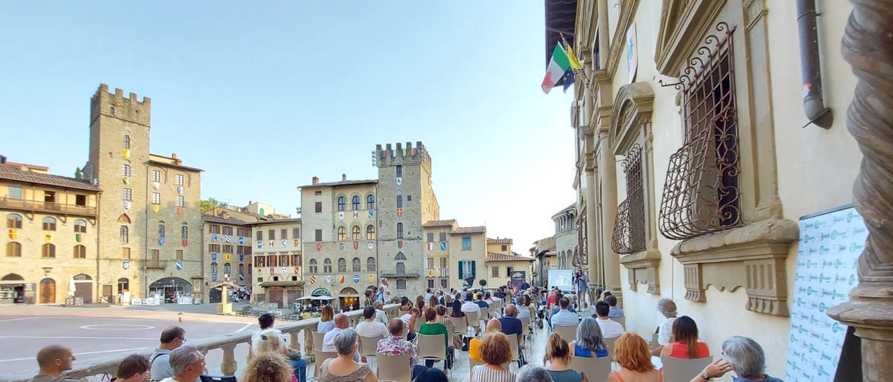 Veneziani fa il pieno di lettori in piazza Grande